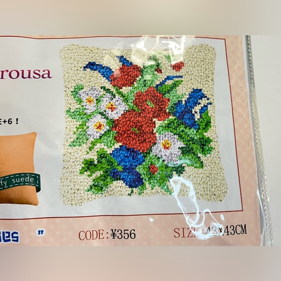 Latch Hook Kit Floral pillow NEW Yarn handmade series 43x43cm - Picture 4 of 5